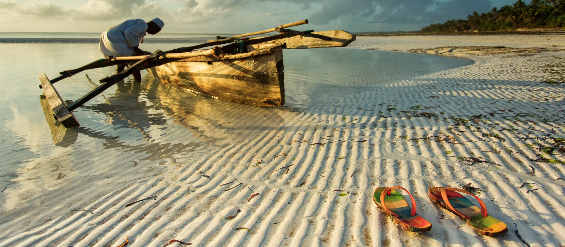 Beskuren_Zanzibar_strand_dhow_AdobeStock_98394220